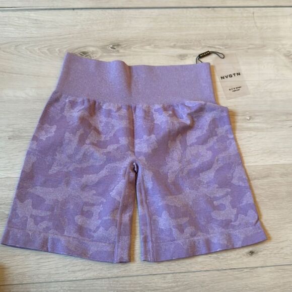 NVGTN PRO SHORTS LILAC CAMO SEAMLESS SHORTS M NWT‎ IN PKG - Picture 5 of 6
